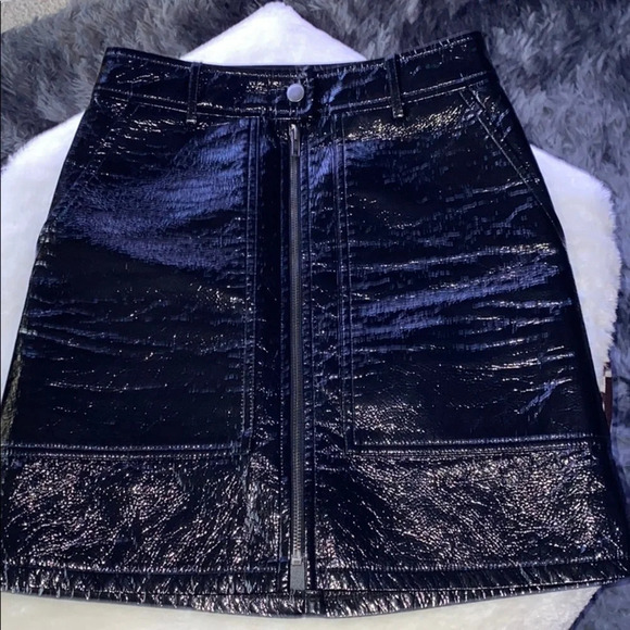 H&M high waisted faux patent leather mini skirt - Picture 5 of 13